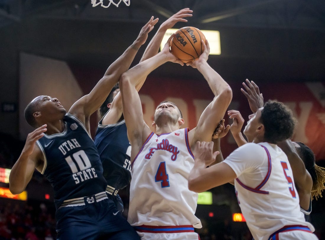 No. 20 Utah State visits UNLV, out to extend nation's longest winning