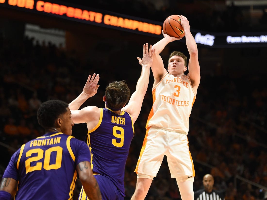 Dalton Knecht, No. 6 Tennessee look to topple Texas A&M