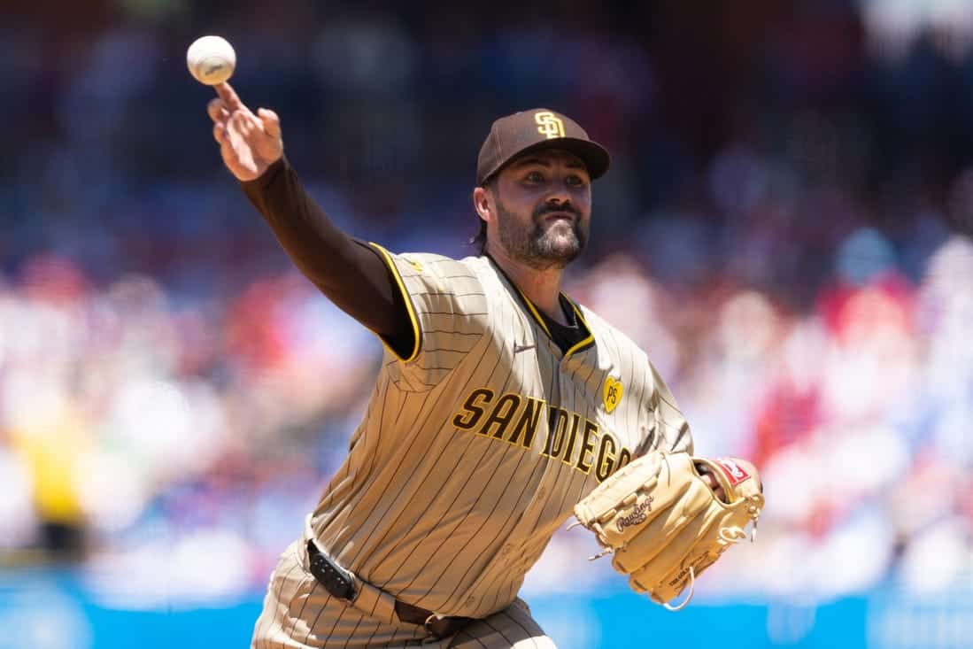 baseball pitcher throwing ball