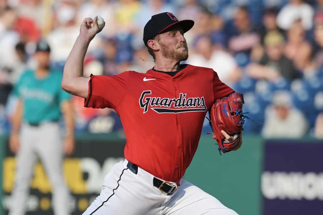 baseball pitcher throwing the ball